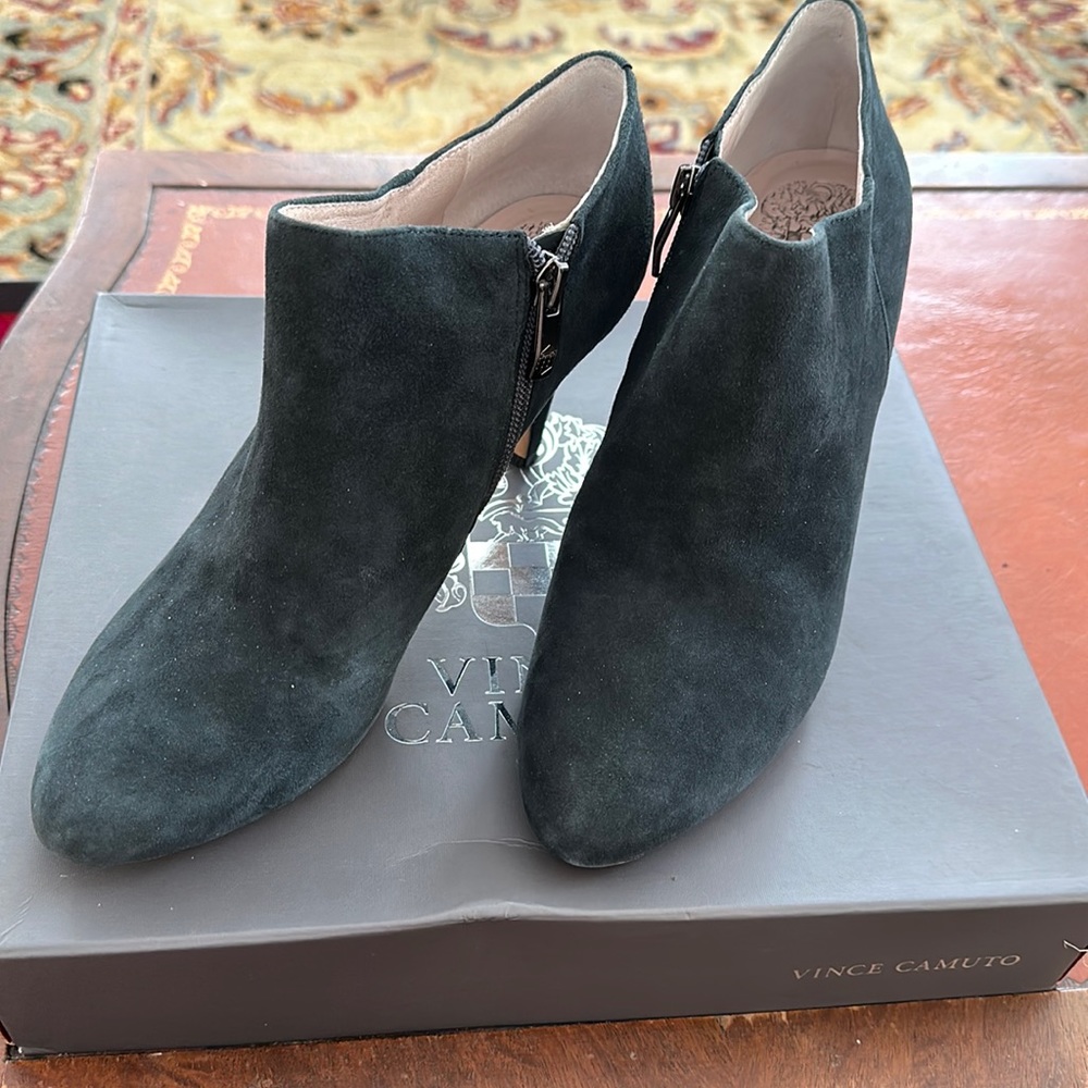 Vince Camuto black heels